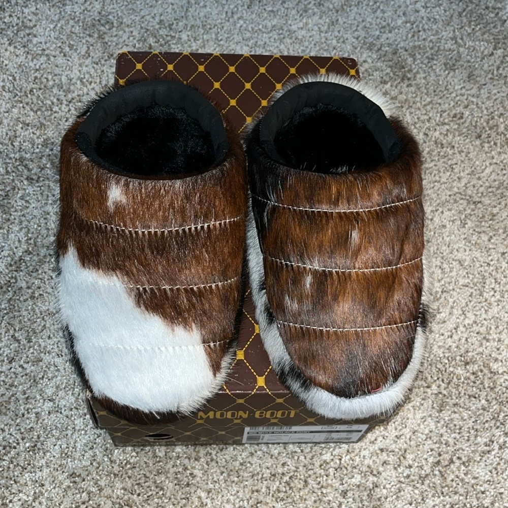 NWT MOON BOOT PONY MULES